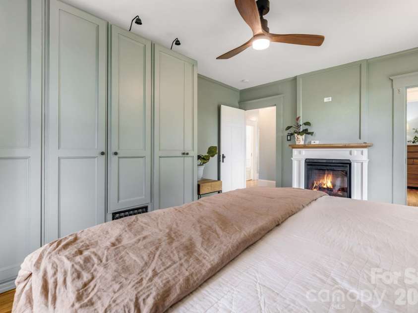 9 Houston Street, Asheville, NC 28801.  MLS# CAR4398917, YatesRealty ID 34469. 