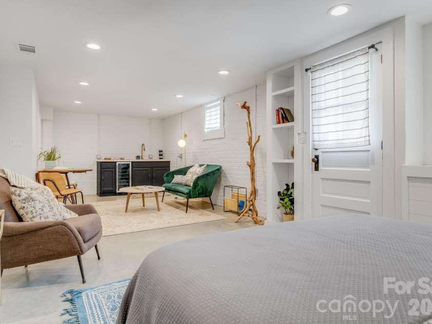 9 Houston Street, Asheville, NC 28801.  MLS# CAR4398917, YatesRealty ID 34469. 