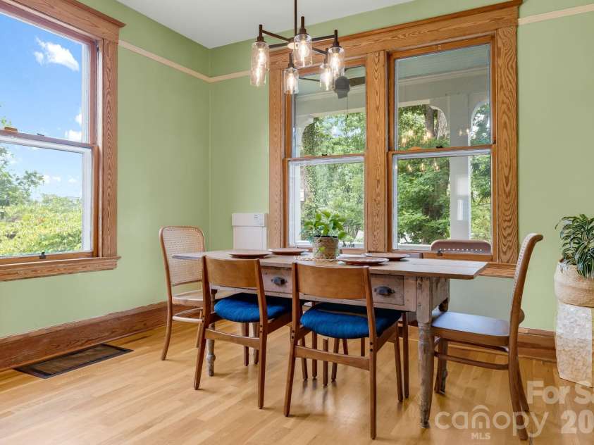 9 Houston Street, Asheville, NC 28801.  MLS# CAR4398917, YatesRealty ID 34469. Dining area