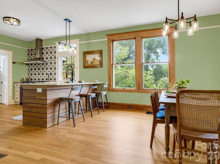 9 Houston Street, Asheville, NC 28801.  MLS# CAR4398917, YatesRealty ID 34469. Open floorplan