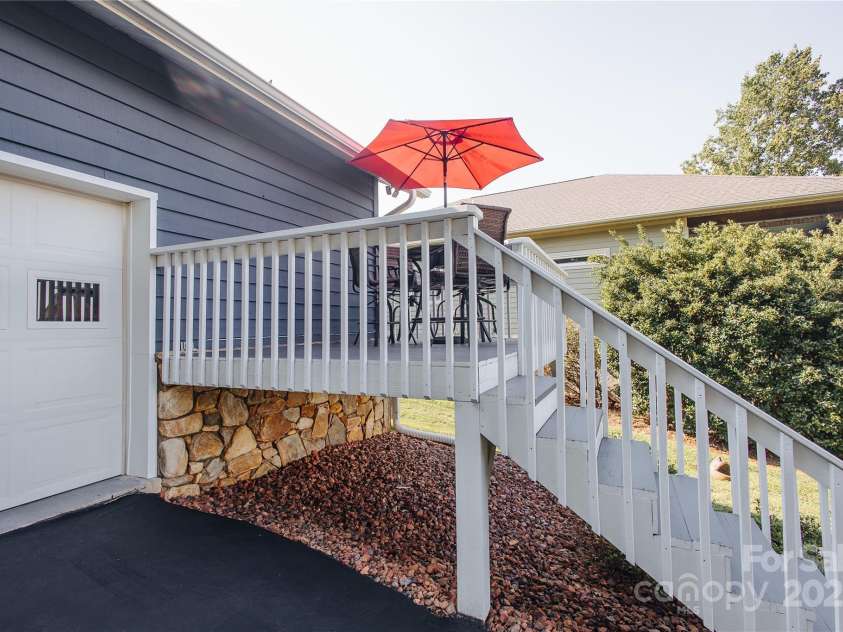 95 Lake Club Lane, Nebo, NC 28761.  MLS# CAR4171181, YatesRealty ID 3447. 