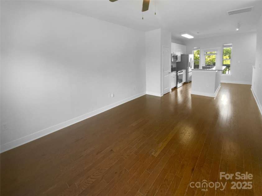 1031 Skyline View Way, Charlotte, NC 28204.  MLS# CAR4293136, YatesRealty ID 34470. 