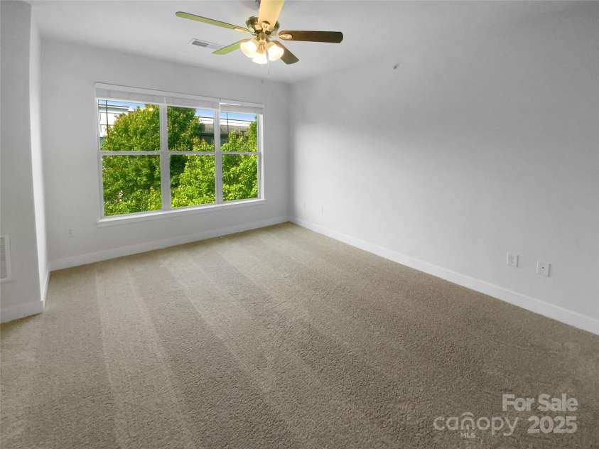 1031 Skyline View Way, Charlotte, NC 28204.  MLS# CAR4293136, YatesRealty ID 34470. 