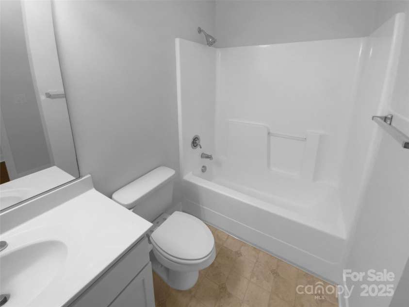 1031 Skyline View Way, Charlotte, NC 28204.  MLS# CAR4293136, YatesRealty ID 34470. 