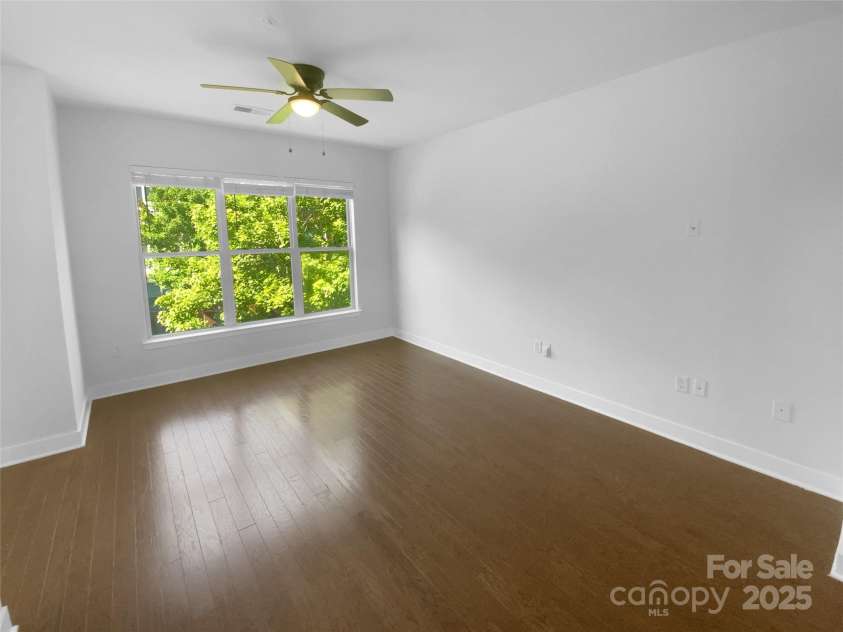 1031 Skyline View Way, Charlotte, NC 28204.  MLS# CAR4293136, YatesRealty ID 34470. 