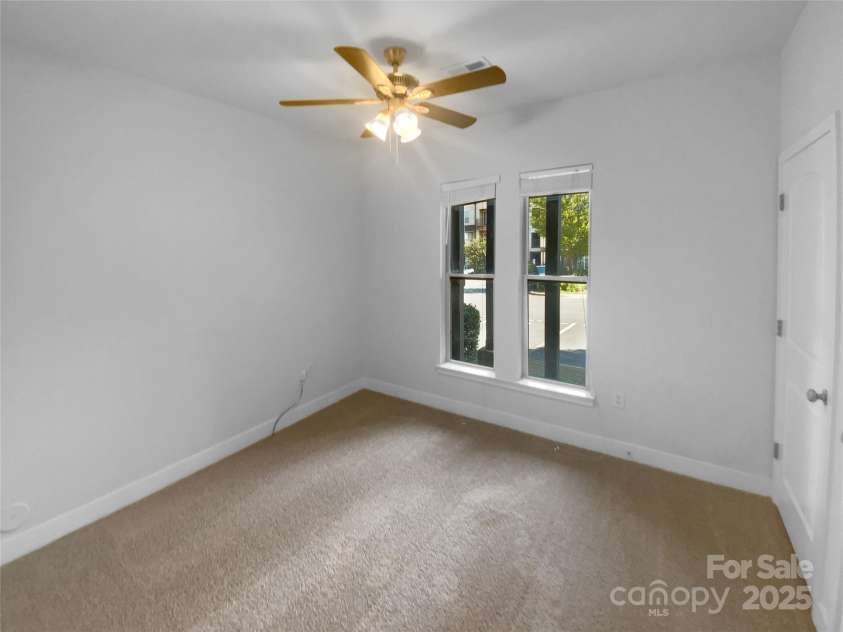 1031 Skyline View Way, Charlotte, NC 28204.  MLS# CAR4293136, YatesRealty ID 34470. 
