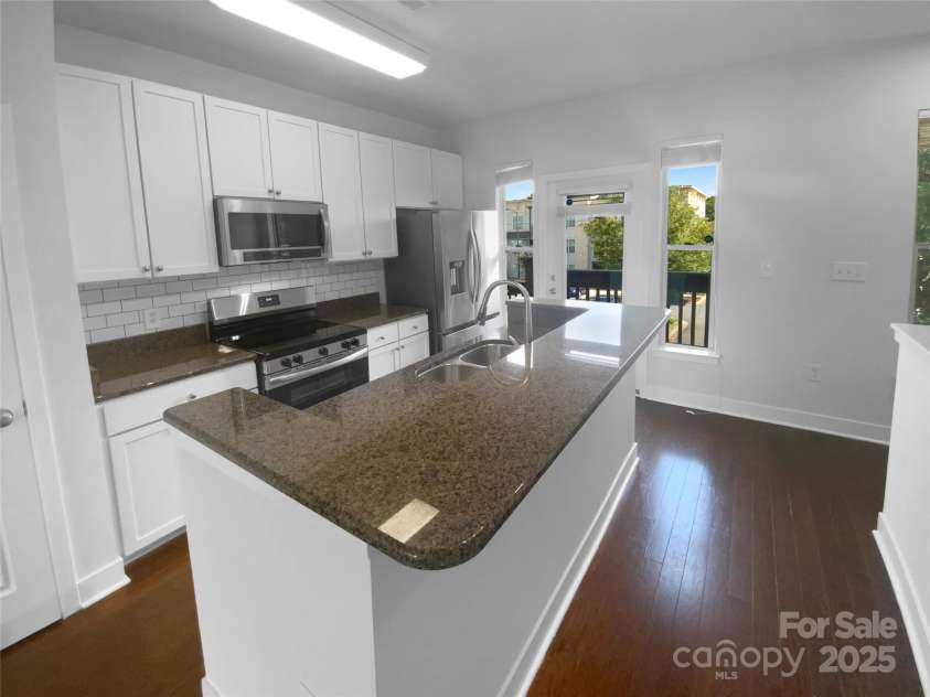 1031 Skyline View Way, Charlotte, NC 28204.  MLS# CAR4293136, YatesRealty ID 34470. 