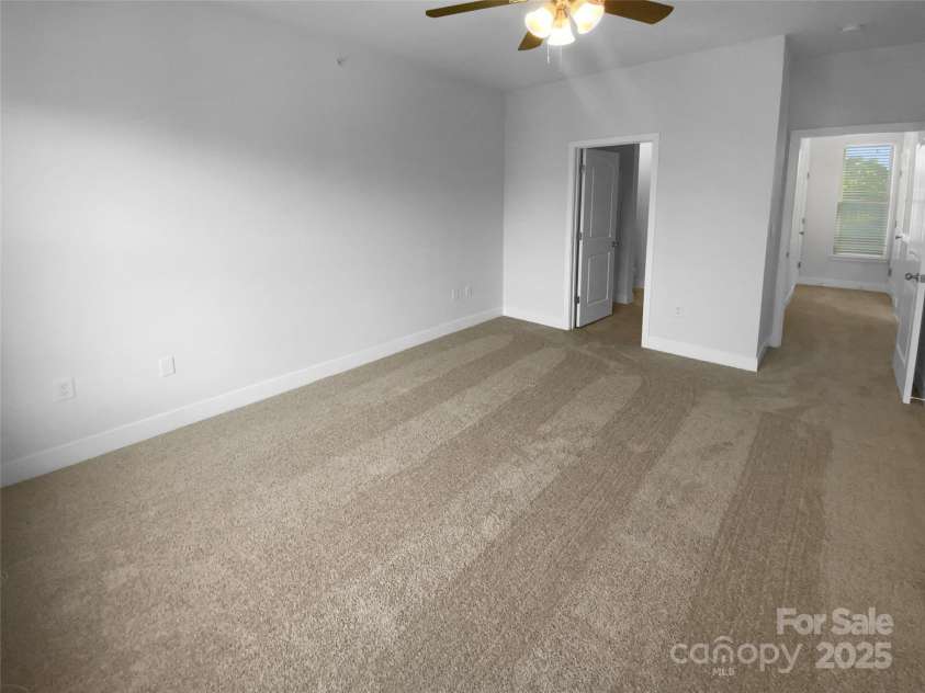 1031 Skyline View Way, Charlotte, NC 28204.  MLS# CAR4293136, YatesRealty ID 34470. 