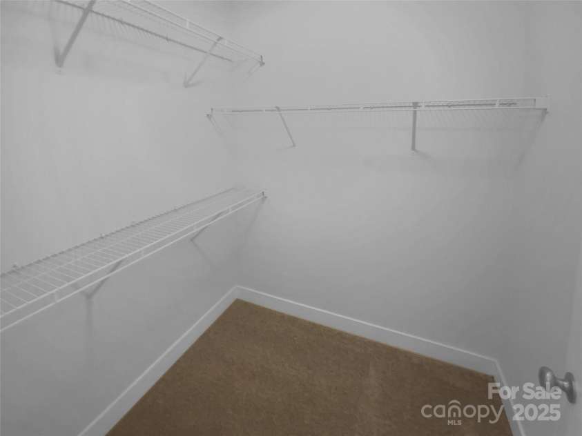 1031 Skyline View Way, Charlotte, NC 28204.  MLS# CAR4293136, YatesRealty ID 34470. 