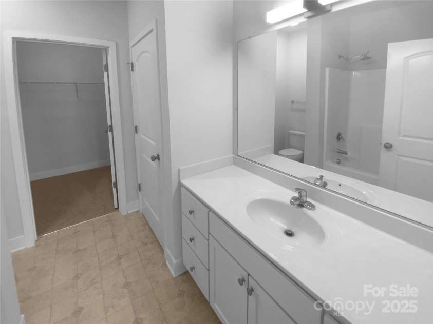 1031 Skyline View Way, Charlotte, NC 28204.  MLS# CAR4293136, YatesRealty ID 34470. 
