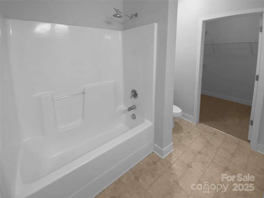 1031 Skyline View Way, Charlotte, NC 28204.  MLS# CAR4293136, YatesRealty ID 34470. 