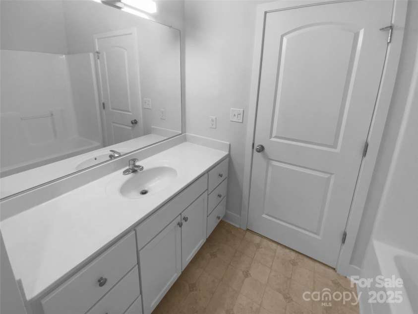 1031 Skyline View Way, Charlotte, NC 28204.  MLS# CAR4293136, YatesRealty ID 34470. 