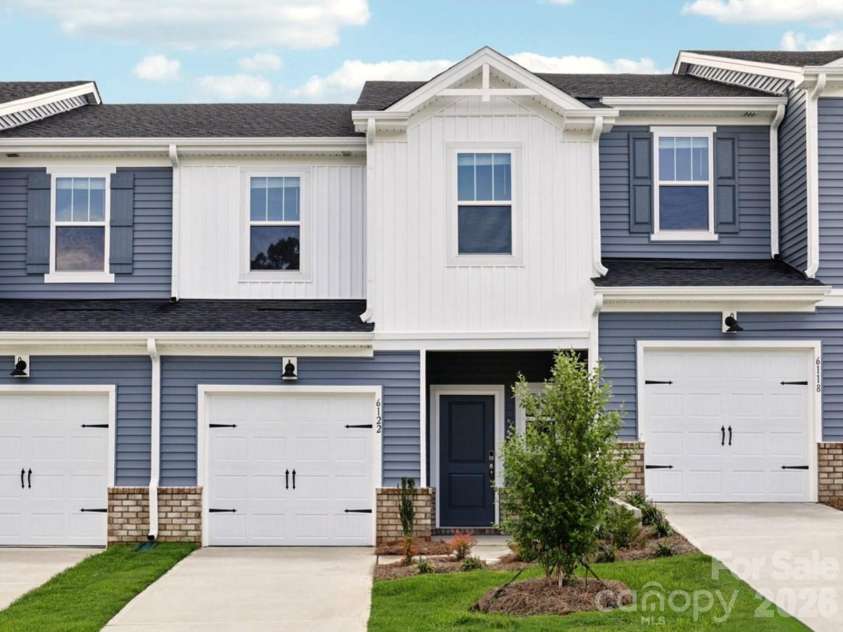 9020 Foggy Brook Loop, Charlotte, NC 28216.  MLS# CAR4399430, YatesRealty ID 34470. 