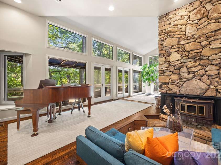 5101 Gorham Drive, Charlotte, NC 28226.  MLS# CAR4295776, YatesRealty ID 34471. 