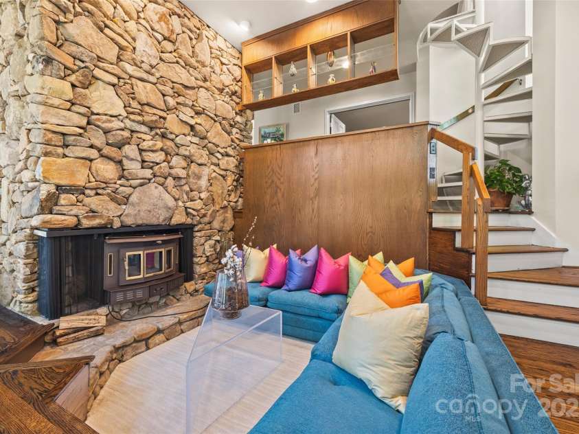 5101 Gorham Drive, Charlotte, NC 28226.  MLS# CAR4295776, YatesRealty ID 34471. 