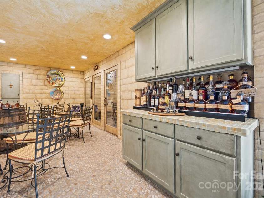 5101 Gorham Drive, Charlotte, NC 28226.  MLS# CAR4295776, YatesRealty ID 34471. 