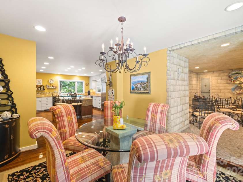 5101 Gorham Drive, Charlotte, NC 28226.  MLS# CAR4295776, YatesRealty ID 34471. 