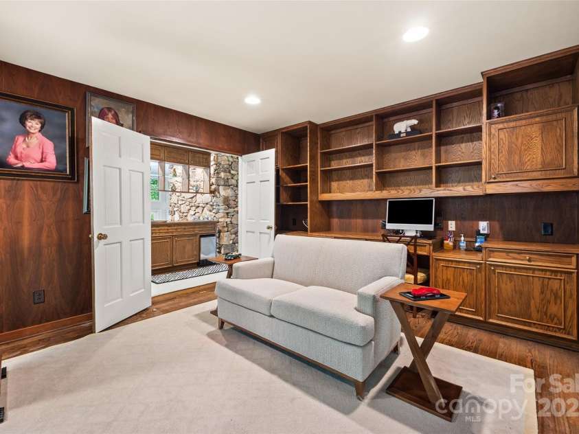 5101 Gorham Drive, Charlotte, NC 28226.  MLS# CAR4295776, YatesRealty ID 34471. 