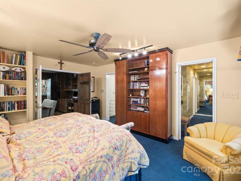 5101 Gorham Drive, Charlotte, NC 28226.  MLS# CAR4295776, YatesRealty ID 34471. 