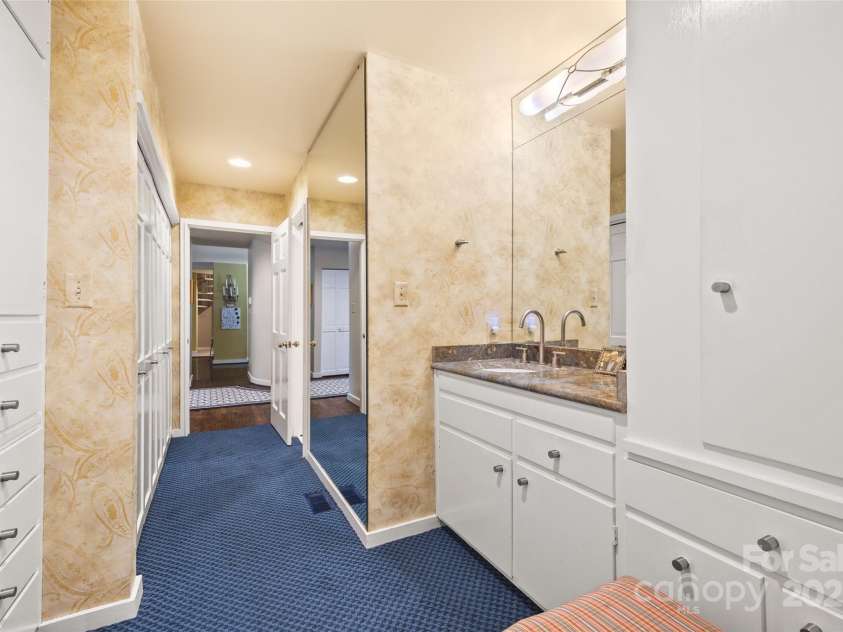 5101 Gorham Drive, Charlotte, NC 28226.  MLS# CAR4295776, YatesRealty ID 34471. 