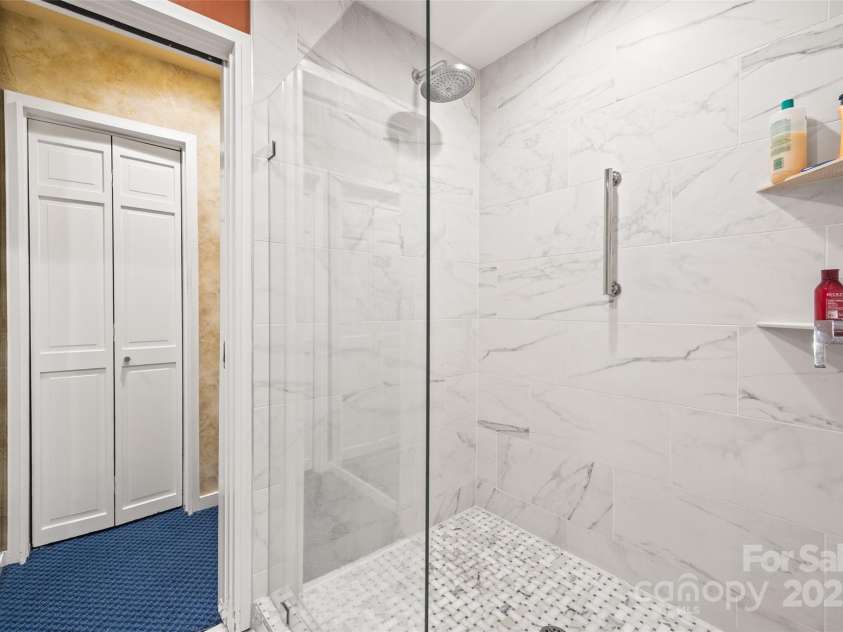 5101 Gorham Drive, Charlotte, NC 28226.  MLS# CAR4295776, YatesRealty ID 34471. 