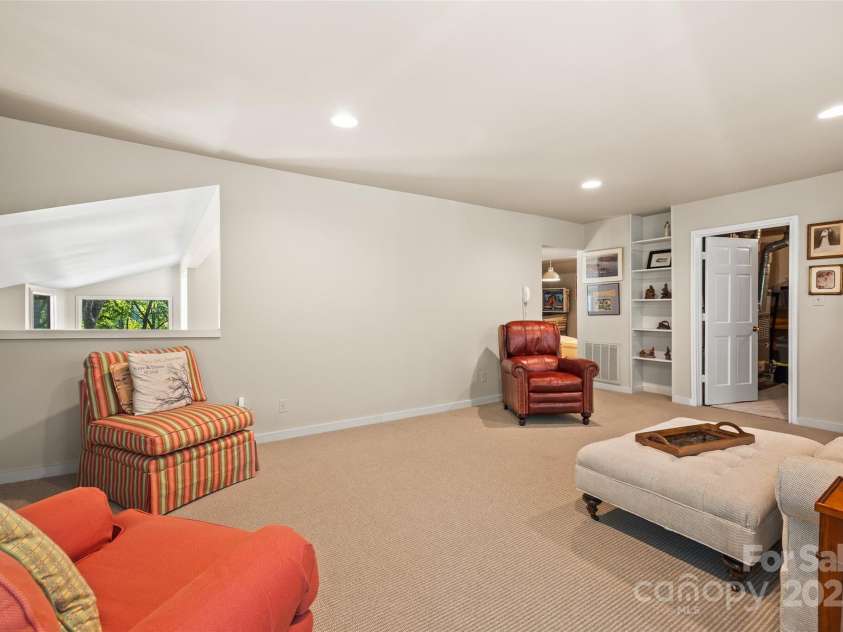 5101 Gorham Drive, Charlotte, NC 28226.  MLS# CAR4295776, YatesRealty ID 34471. 