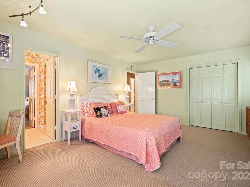 5101 Gorham Drive, Charlotte, NC 28226.  MLS# CAR4295776, YatesRealty ID 34471. 