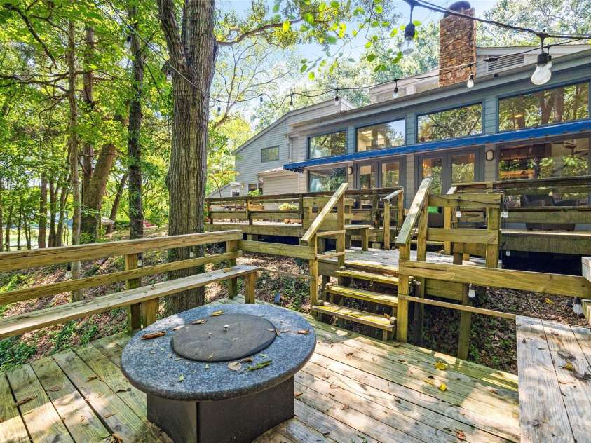 5101 Gorham Drive, Charlotte, NC 28226.  MLS# CAR4295776, YatesRealty ID 34471. 