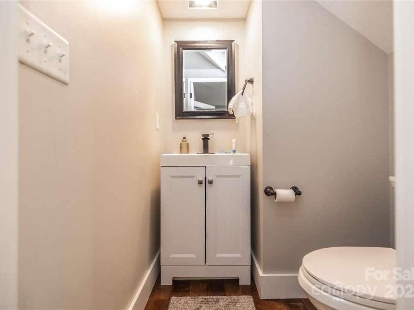 3 Staffordshire Drive, Black Mountain, NC 28711.  MLS# CAR4295831, YatesRealty ID 34472. Half bath off living room