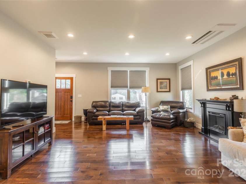 3 Staffordshire Drive, Black Mountain, NC 28711.  MLS# CAR4295831, YatesRealty ID 34472. Heading towards primary bedroom