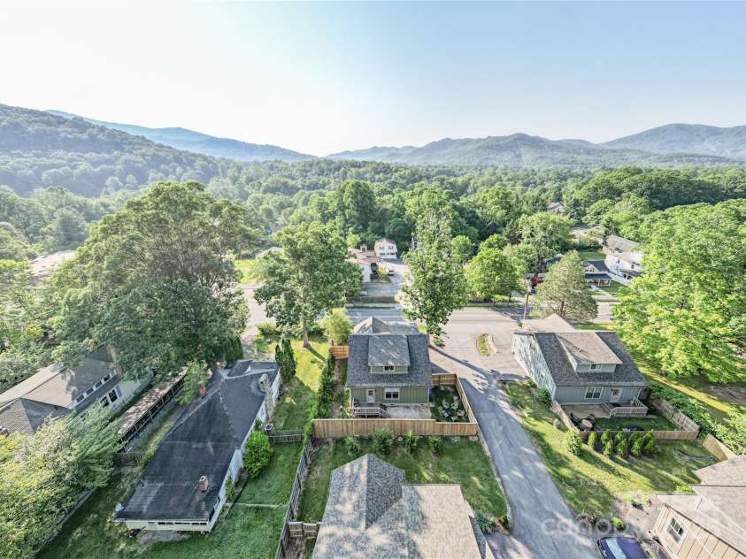 3 Staffordshire Drive, Black Mountain, NC 28711.  MLS# CAR4295831, YatesRealty ID 34472. In the mountains but close to town