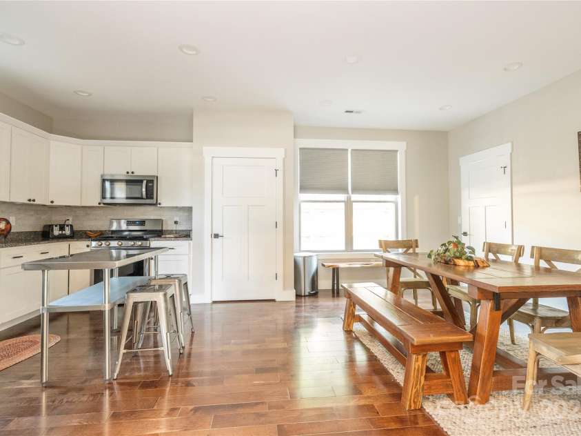 3 Staffordshire Drive, Black Mountain, NC 28711.  MLS# CAR4295831, YatesRealty ID 34472. Into dining / kitchen