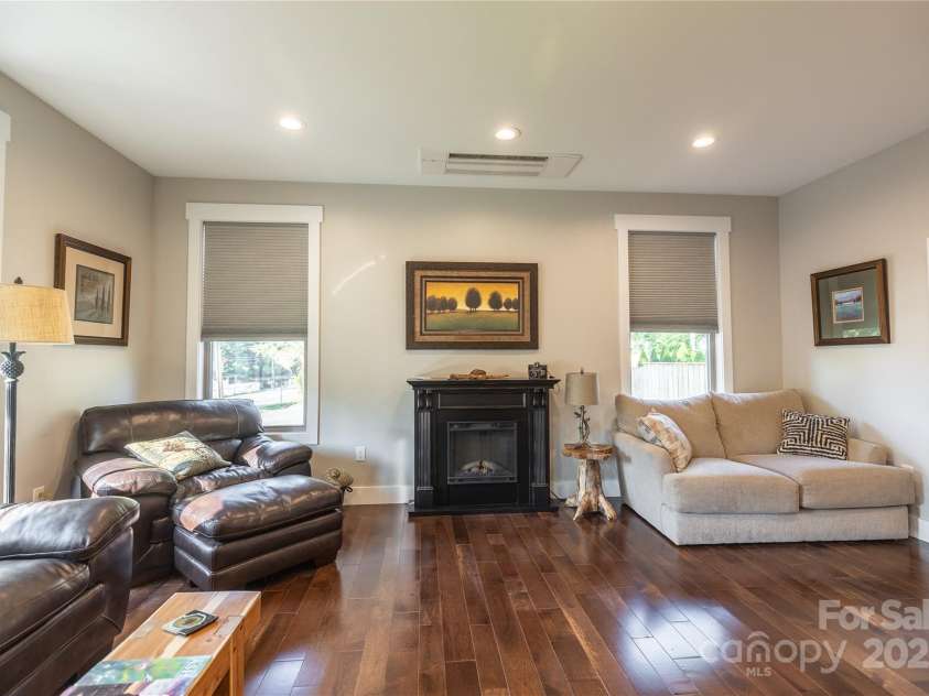 3 Staffordshire Drive, Black Mountain, NC 28711.  MLS# CAR4295831, YatesRealty ID 34472. Light , bright, airy