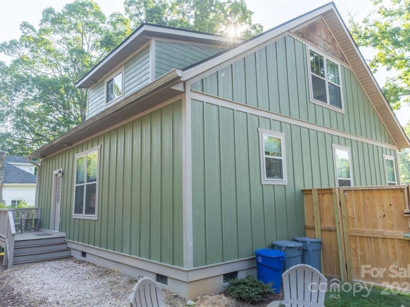 3 Staffordshire Drive, Black Mountain, NC 28711.  MLS# CAR4295831, YatesRealty ID 34472. Outside entertainment area