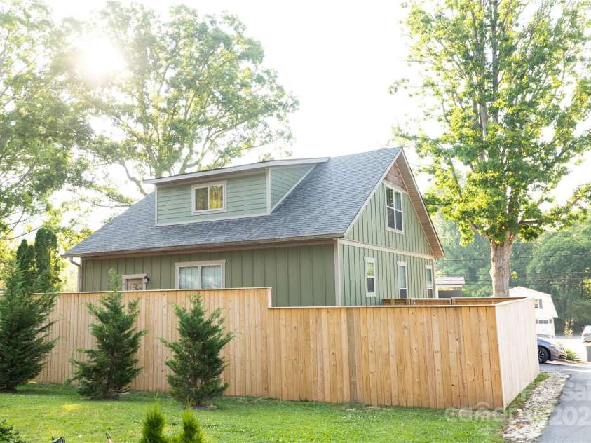 3 Staffordshire Drive, Black Mountain, NC 28711.  MLS# CAR4295831, YatesRealty ID 34472. Outside entertainment area