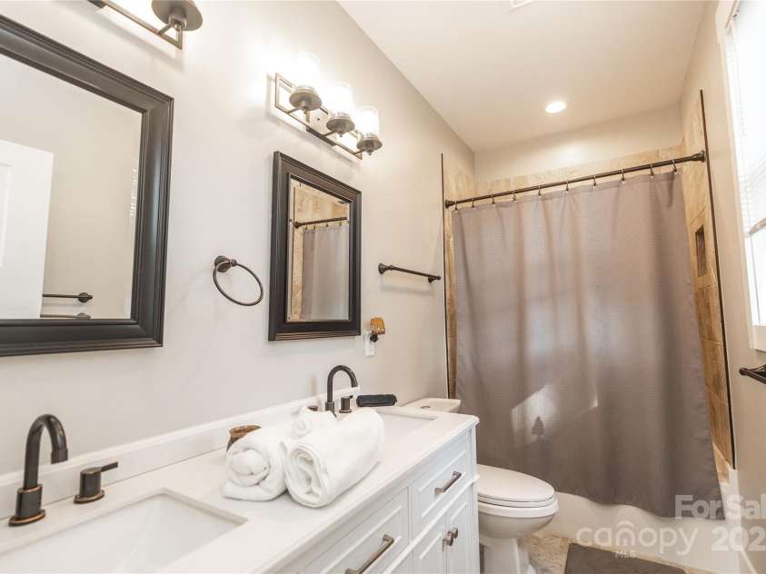 3 Staffordshire Drive, Black Mountain, NC 28711.  MLS# CAR4295831, YatesRealty ID 34472. Primary bath