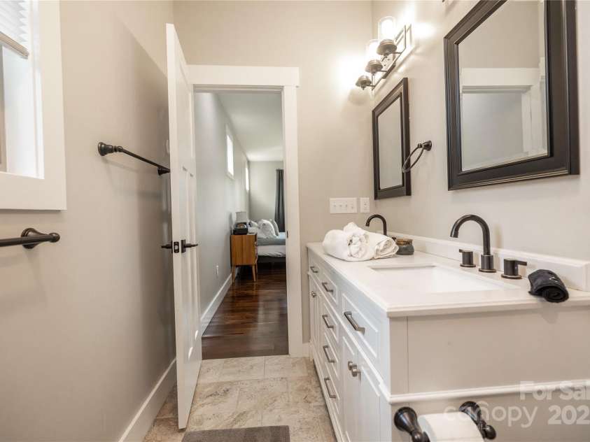 3 Staffordshire Drive, Black Mountain, NC 28711.  MLS# CAR4295831, YatesRealty ID 34472. Primary bath