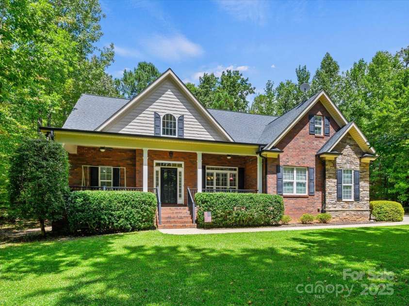 8109 Cane Pointe Lane, Waxhaw, NC 28173.  MLS# CAR4291993, YatesRealty ID 34473. 