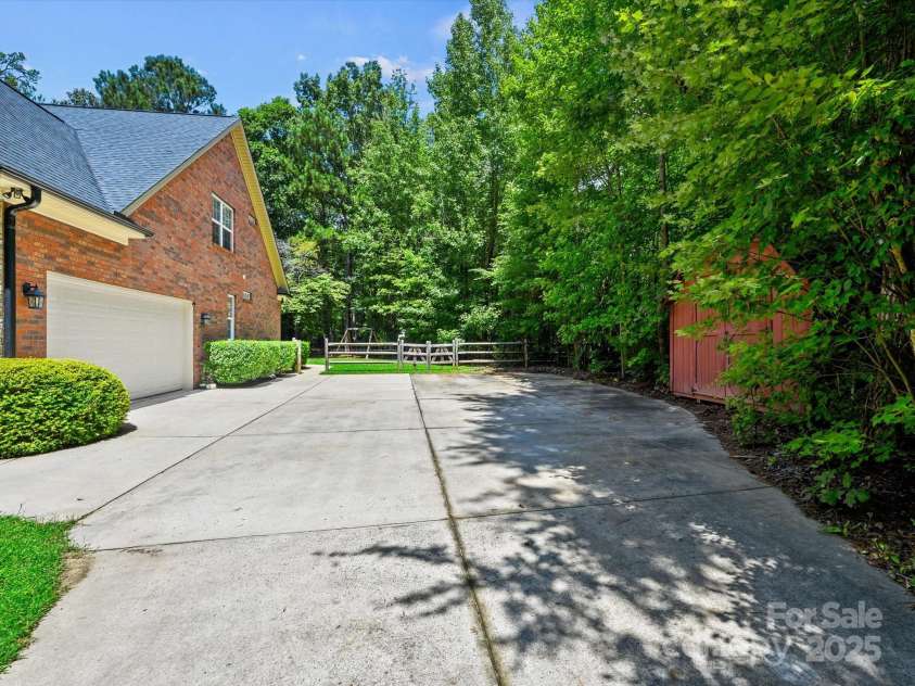 8109 Cane Pointe Lane, Waxhaw, NC 28173.  MLS# CAR4291993, YatesRealty ID 34473. 