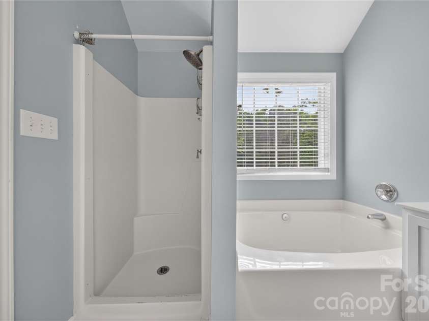 1505 Hollythorne Drive, Rock Hill, SC 29732.  MLS# CAR4396342, YatesRealty ID 34476. Ensuite Bathroom