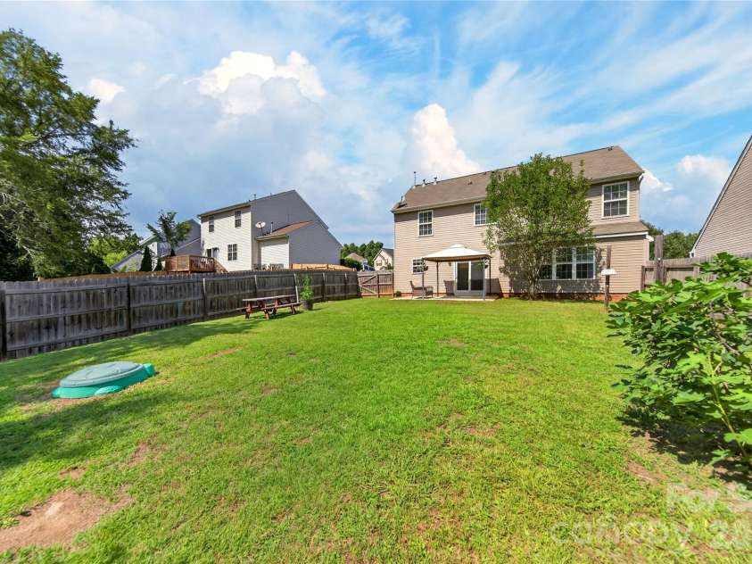 1505 Hollythorne Drive, Rock Hill, SC 29732.  MLS# CAR4396342, YatesRealty ID 34476. Flat Fenced Yard