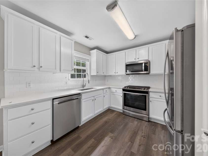 1505 Hollythorne Drive, Rock Hill, SC 29732.  MLS# CAR4396342, YatesRealty ID 34476. Kitchen