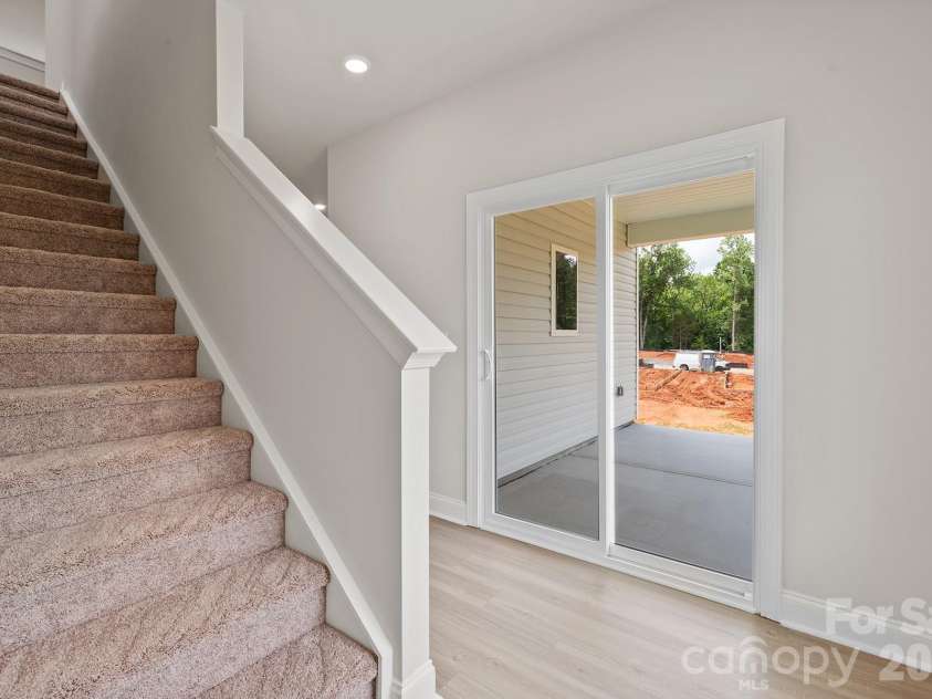 6611 Fairford Drive, Charlotte, NC 28215.  MLS# CAR4359540, YatesRealty ID 34477. 