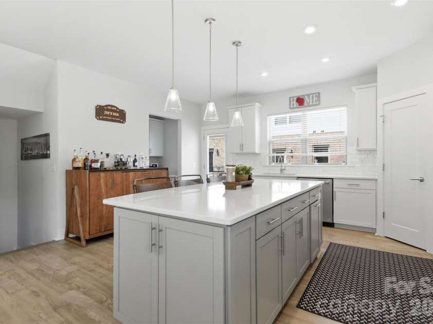 18005 Nolita Lane, Charlotte, NC 28204.  MLS# CAR4384825, YatesRealty ID 34479. 