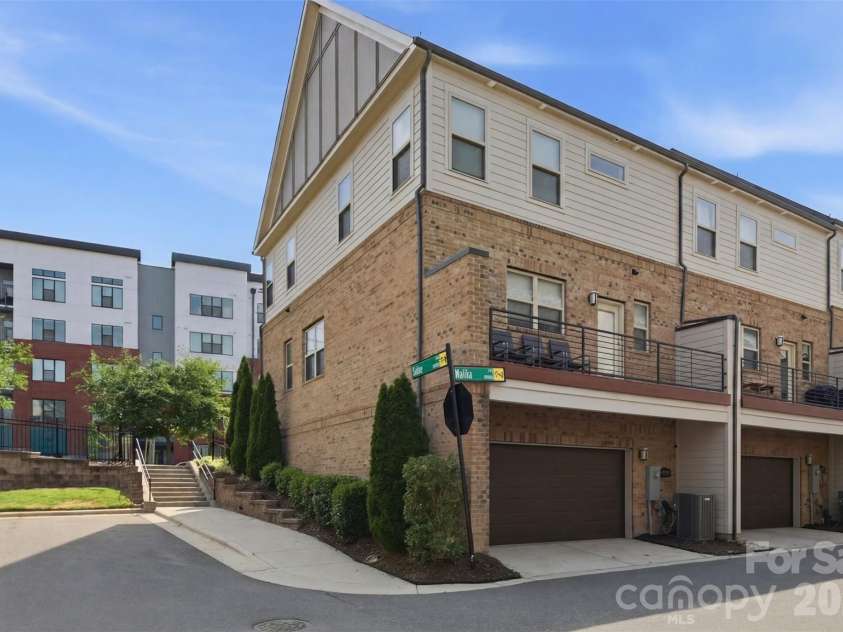 18005 Nolita Lane, Charlotte, NC 28204.  MLS# CAR4384825, YatesRealty ID 34479. 