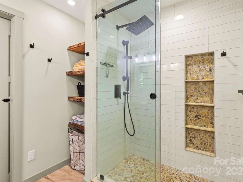 228 Woodby Ridge Road, Vilas, NC 28692.  MLS# CAR4278648, YatesRealty ID 34479. 