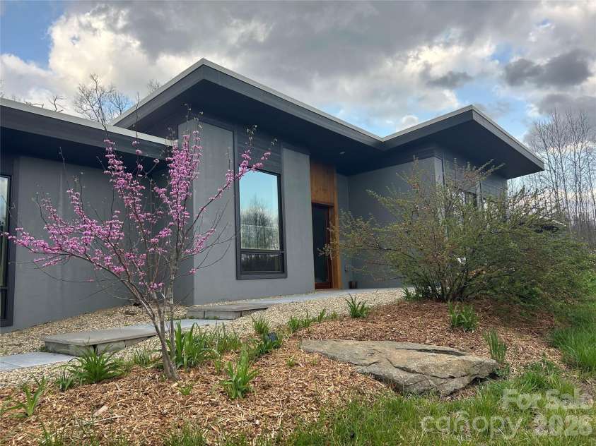 17 Fig Tree Lane, Asheville, NC 28803.  MLS# CAR4305834, YatesRealty ID 3448. 