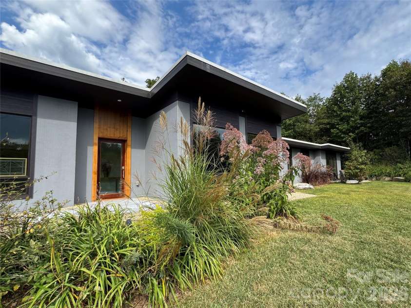 17 Fig Tree Lane, Asheville, NC 28803.  MLS# CAR4305834, YatesRealty ID 3448. 