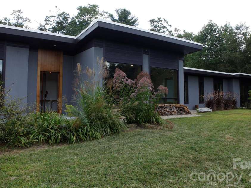 17 Fig Tree Lane, Asheville, NC 28803.  MLS# CAR4305834, YatesRealty ID 3448. 