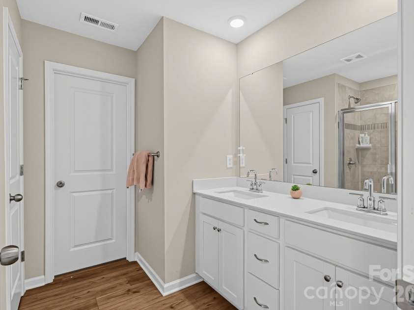9830 Old Garden Circle, Gastonia, NC 28056.  MLS# CAR4420595, YatesRealty ID 34480. 